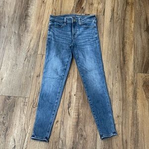 AE Sz 2 Short Next Level Stretch Skinny Jeans